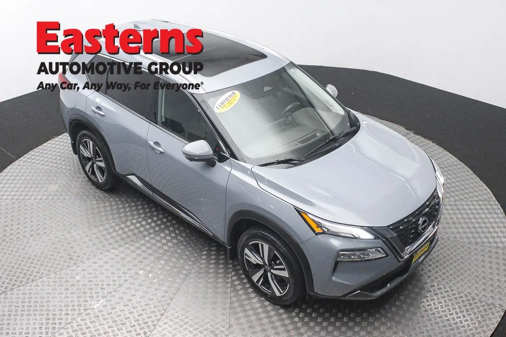 Used 2023 Gray Nissan SL image 3