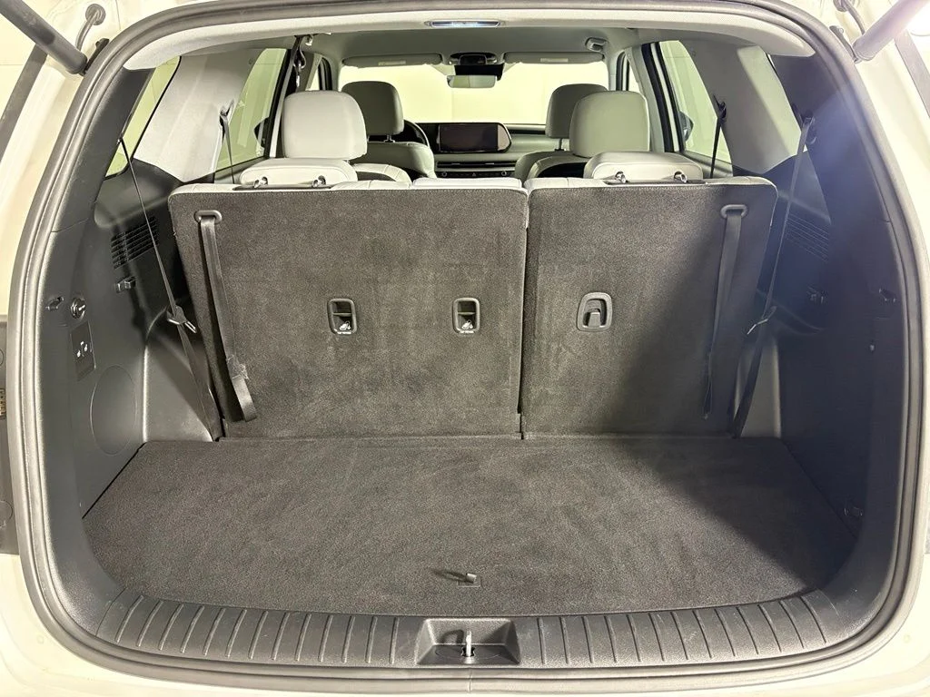 Used 2025 White Hyundai SEL image 19
