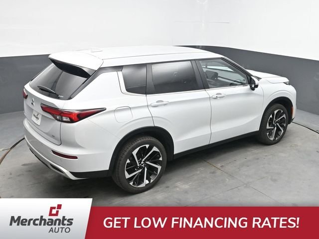 Used 2024 White Mitsubishi SE image 30