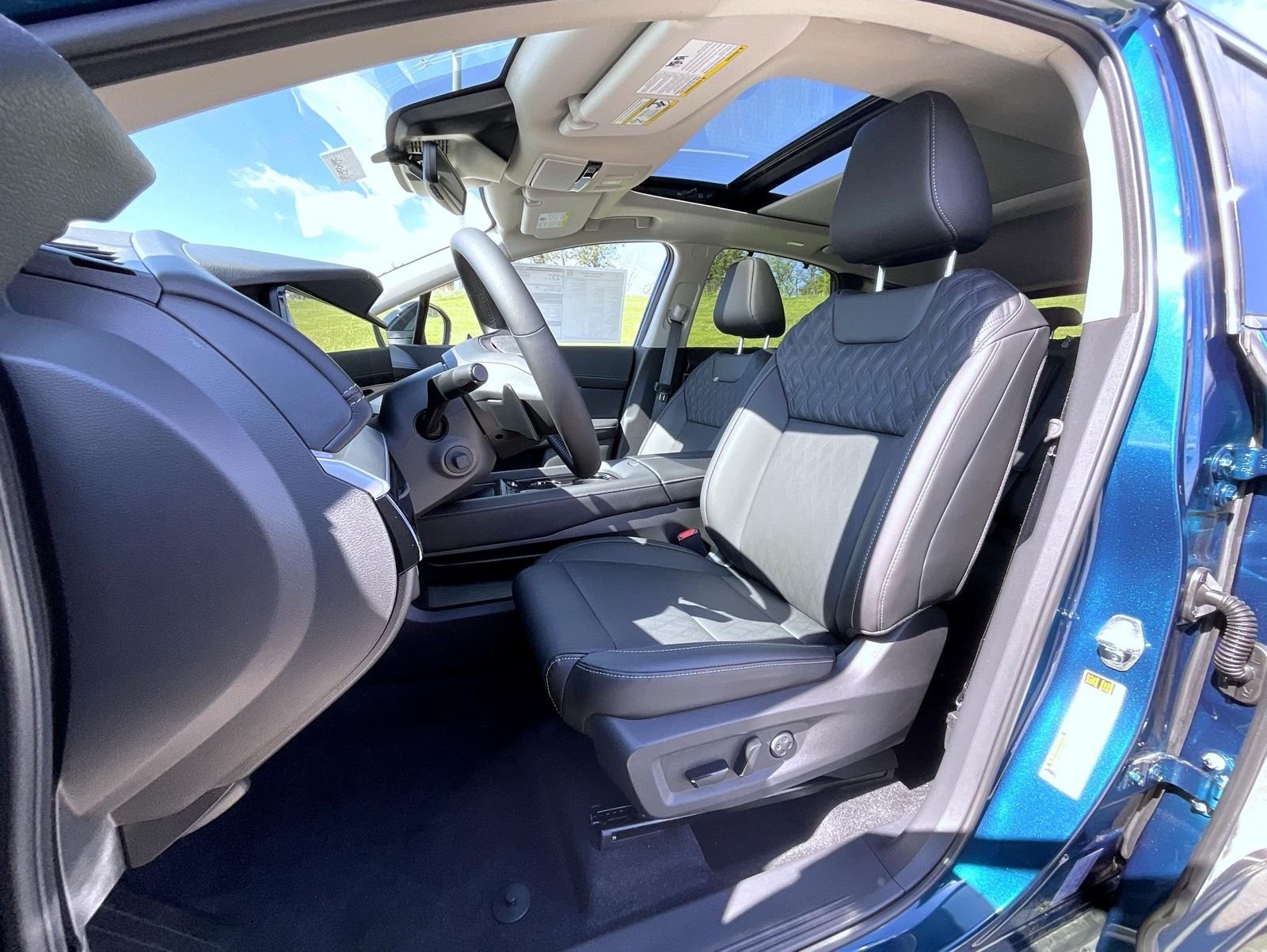 New 2026 Aurora Blue Pearl Metallic / Super Black Two-tone Nissan Platinum image 10