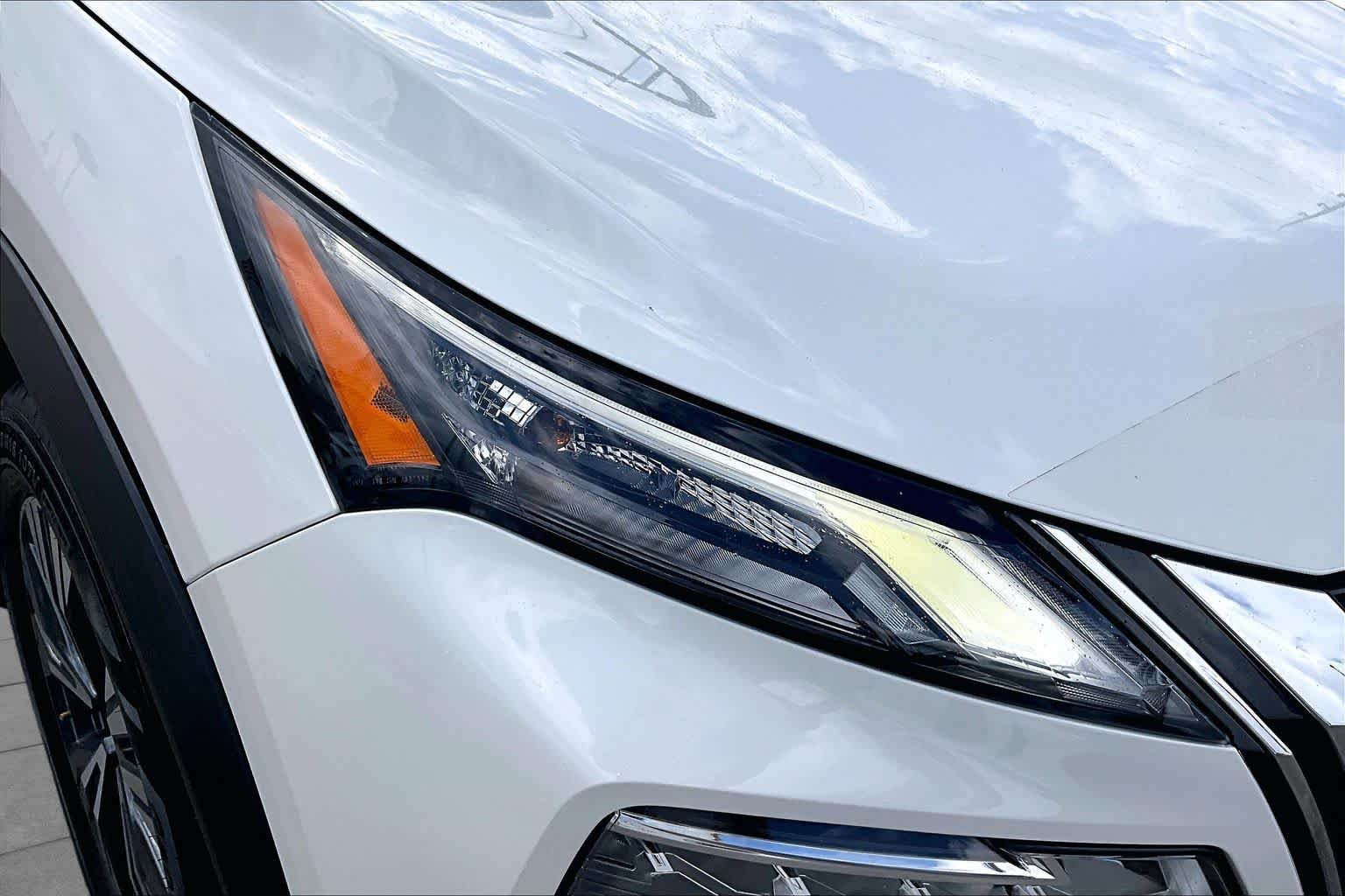 Used 2023 Pearl White Tricoat Nissan SV image 26