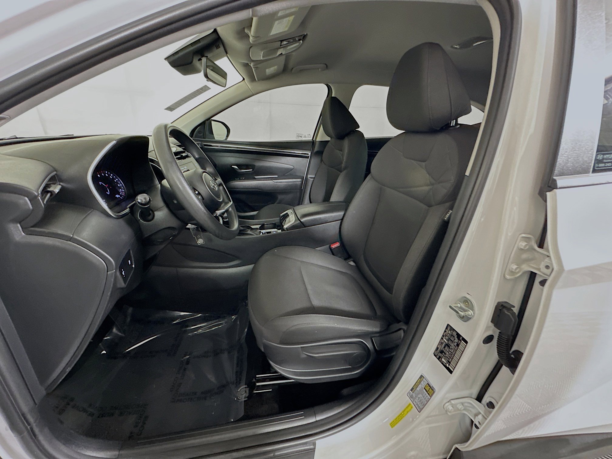 Used 2022 Quartz White Hyundai SE image 12