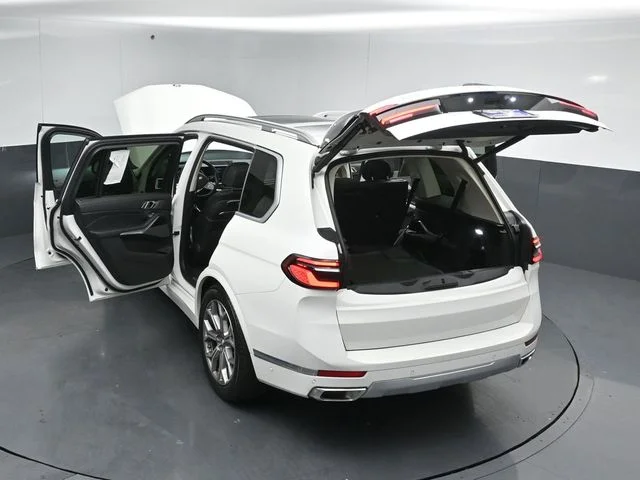 Used 2023 White BMW xDrive40i image 56