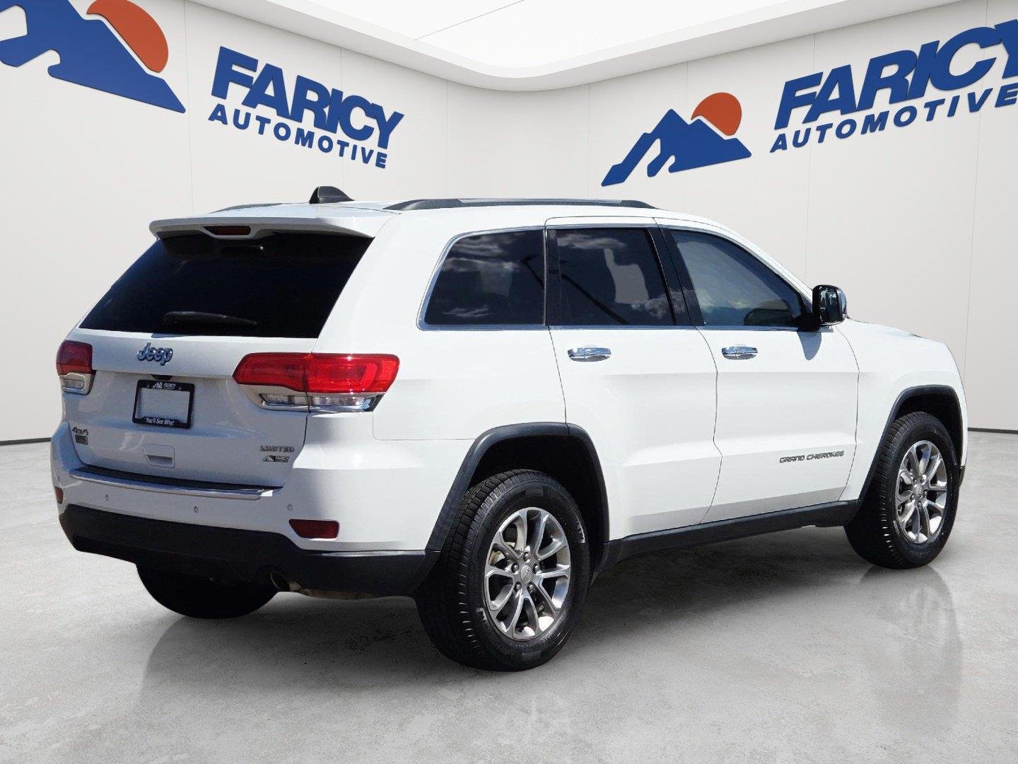 Used 2015 Bright White Clearcoat Jeep Limited image 4