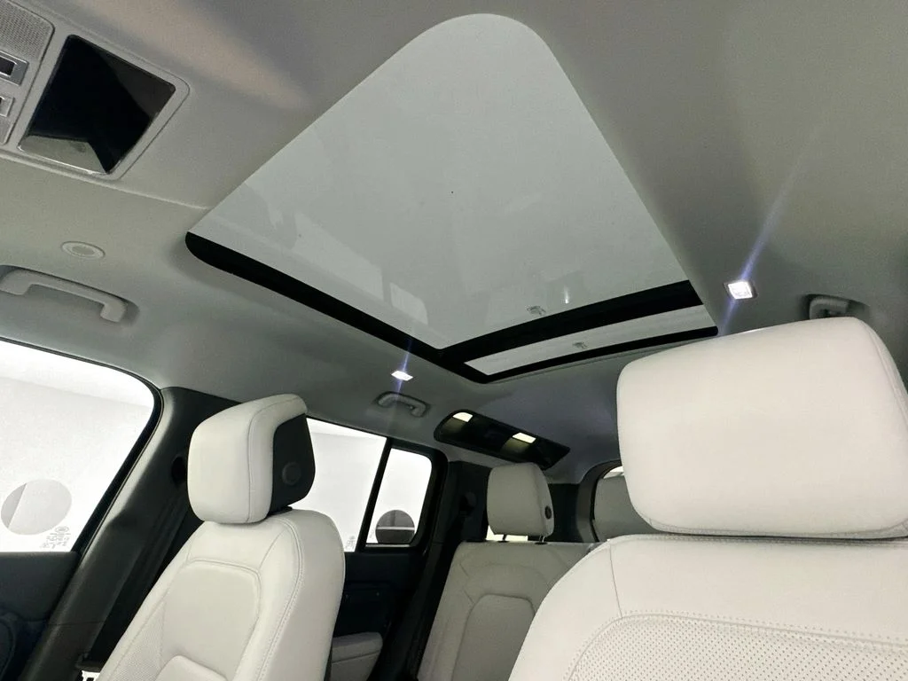 New 2026 Tasman Blue Land Rover X-Dynamic SE image 21