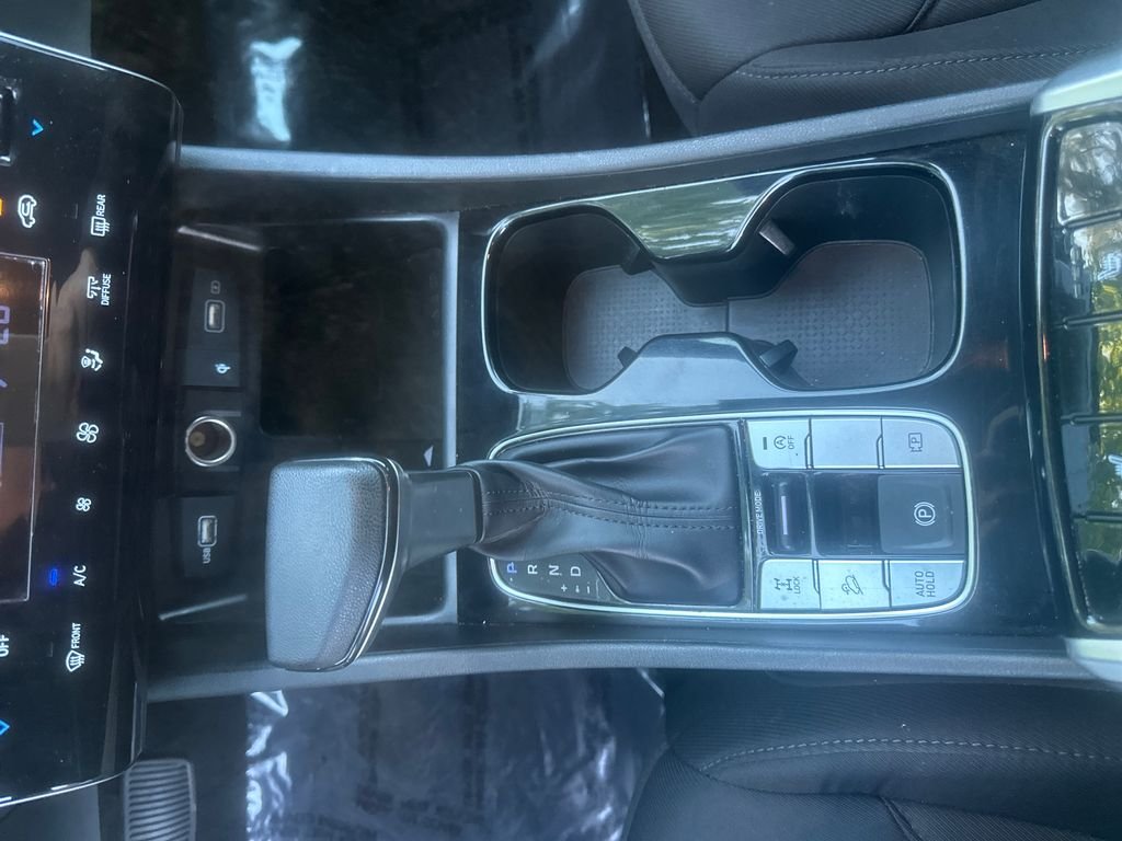 Used 2024 White Hyundai SEL image 13