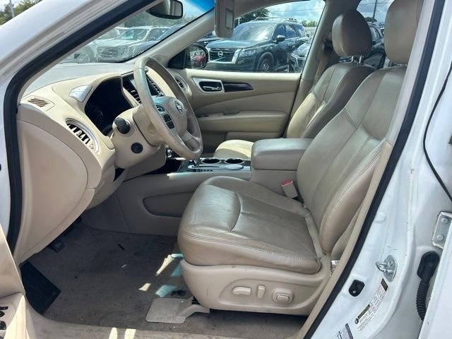 Used 2014 White Nissan Platinum image 24