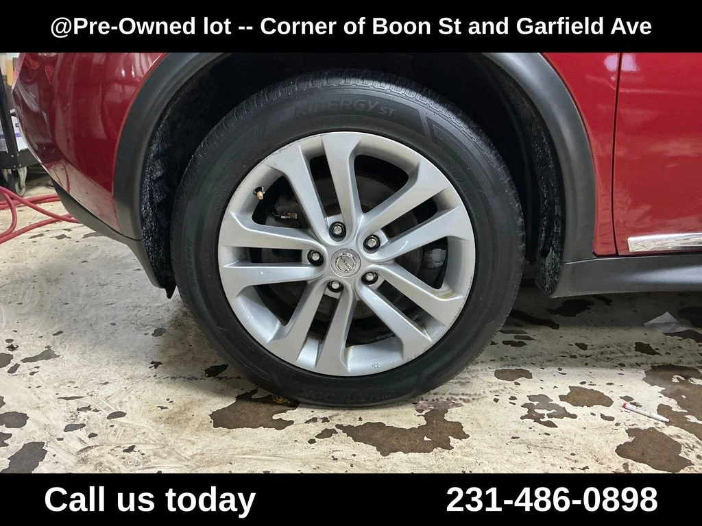 Used 2012 Red Nissan SL image 11