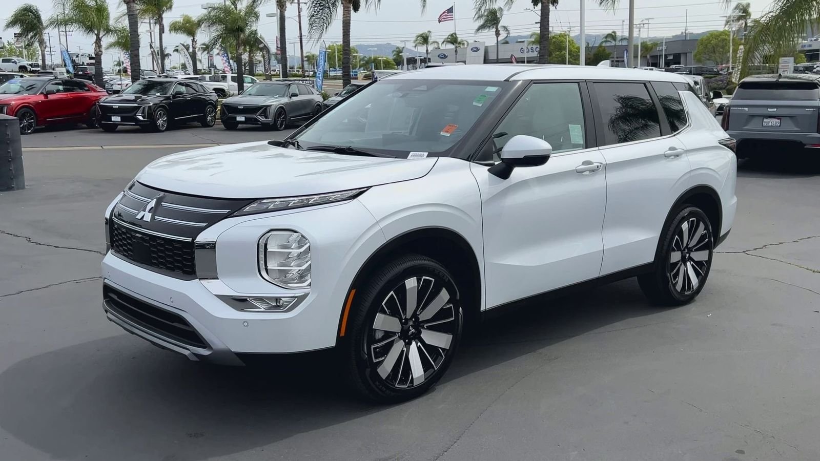 Used 2025 White Mitsubishi SE image 7