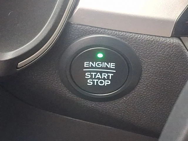 Used 2020 Green Ford SE image 22