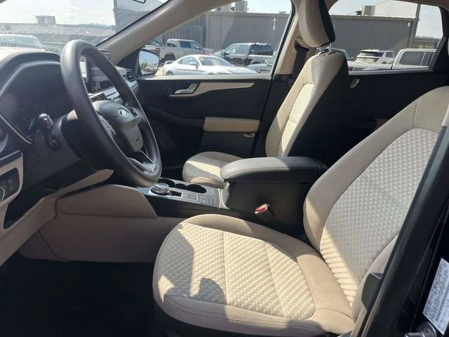 Used 2020 Agate Black Metallic Ford SE image 19