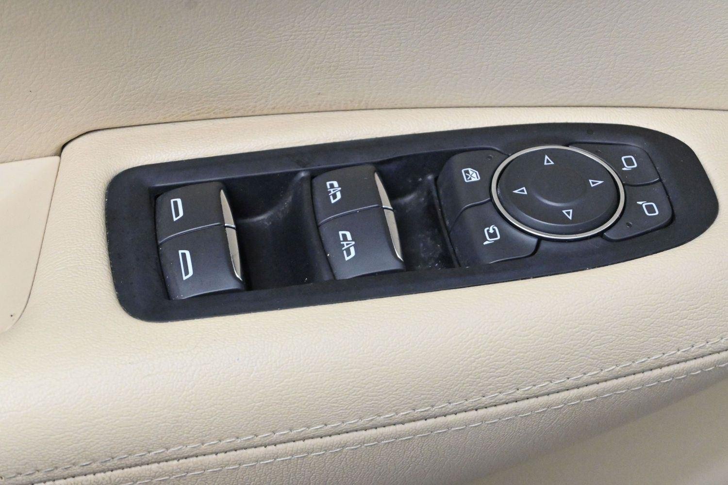 Used 2019 RADIANT SILVER METALLIC Cadillac Luxury FWD image 13