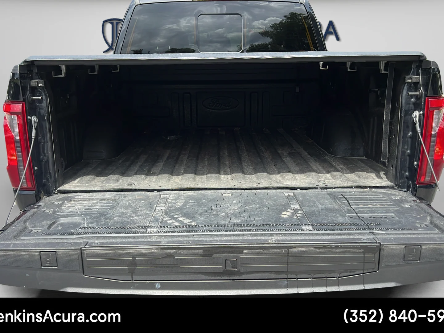 Used 2024 Agate Black Metallic Ford XLT image 11