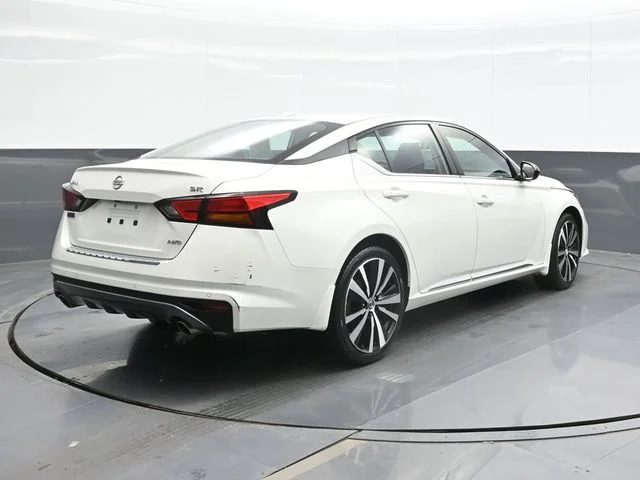 Used 2022 White Nissan 2.5 SR image 9
