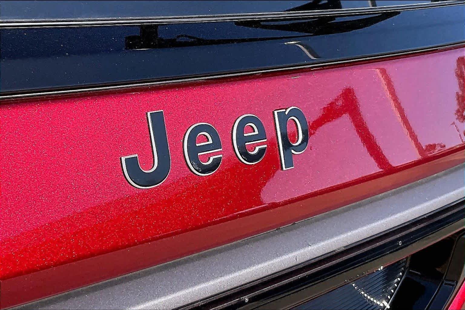 New 2026 Velvet Red Pearl-Coat Exterior Paint Jeep Limited Altitude image 15