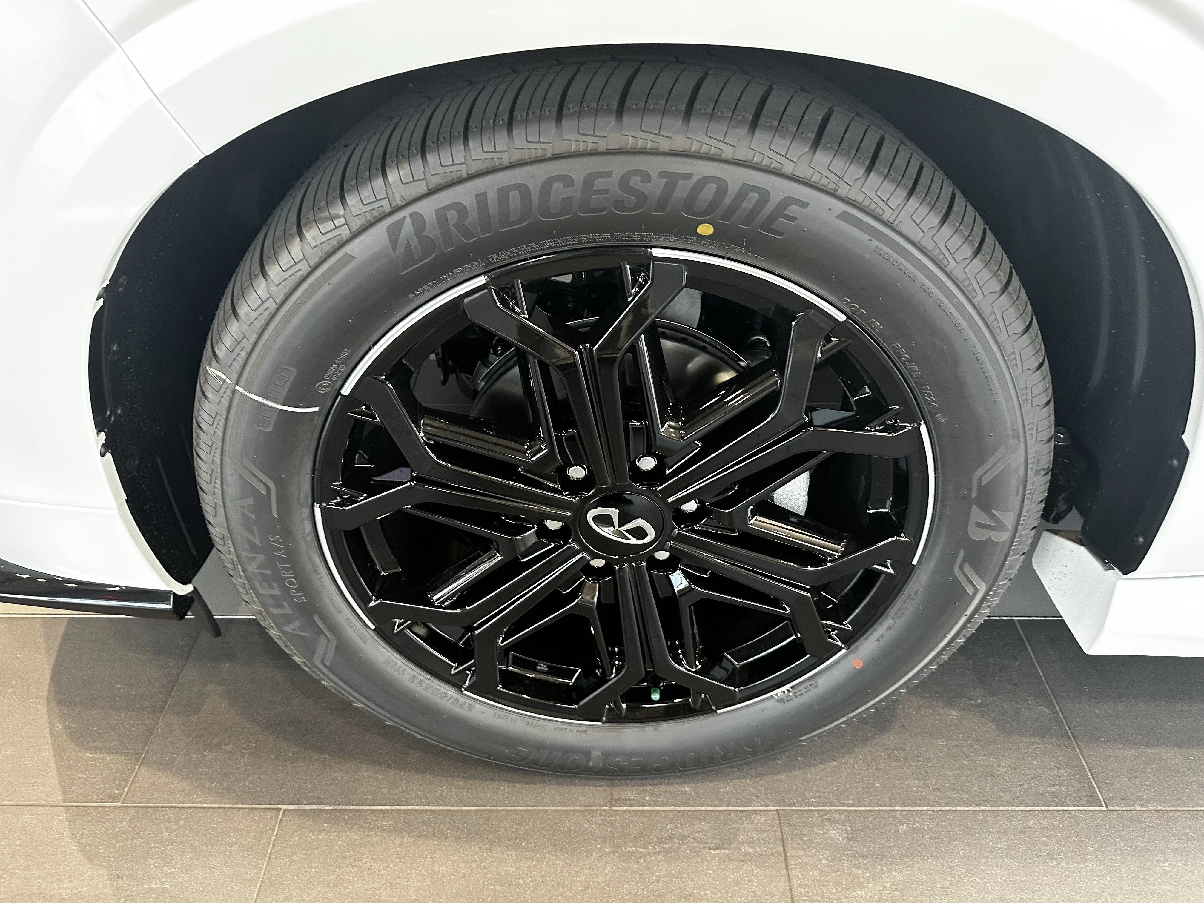 New 2027 2T RADIANT WHIT INFINITI Sport 4WD image 6