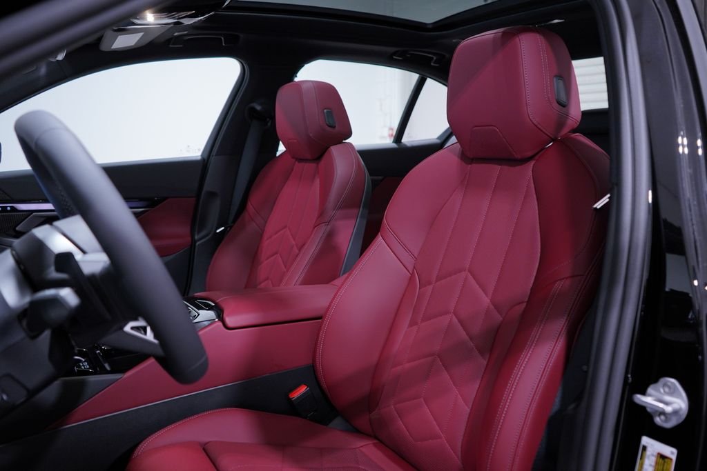 New 2027 Black Sapphire Metallic BMW 550e xDrive image 7