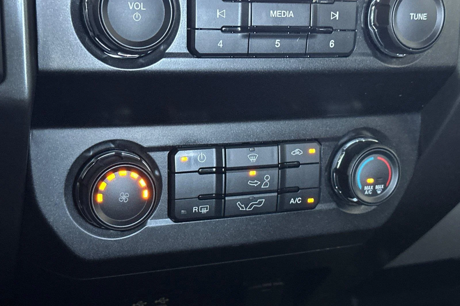 Used 2020 Oxford White Ford XLT image 19