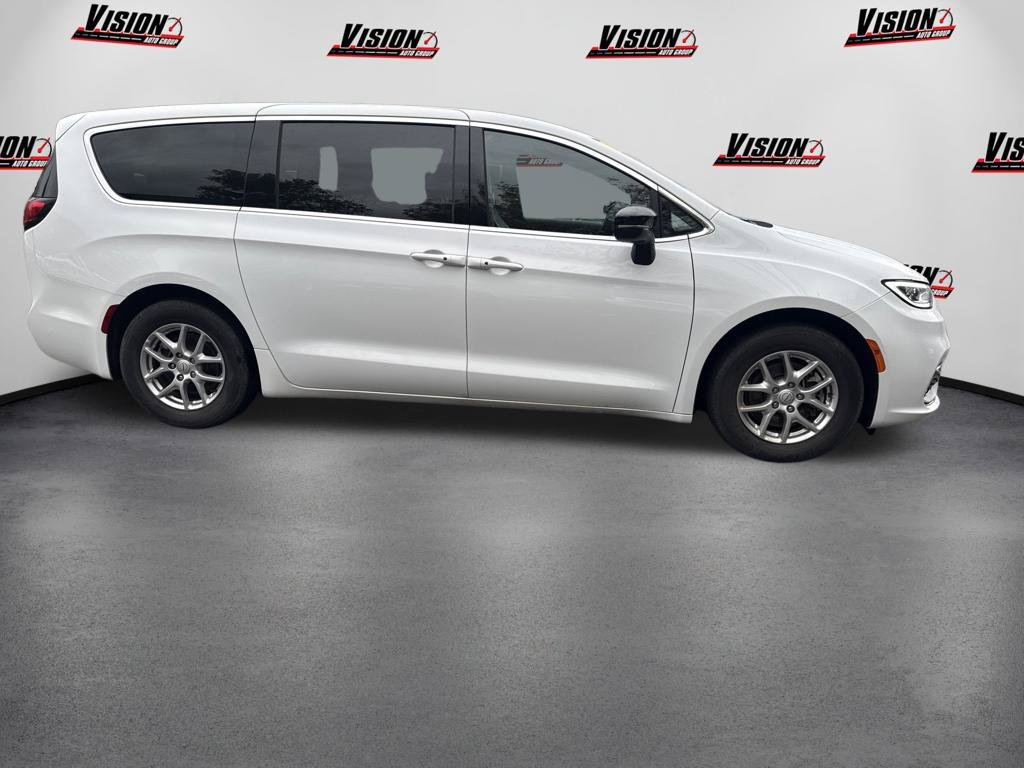 Used 2026 White Chrysler Select image 4