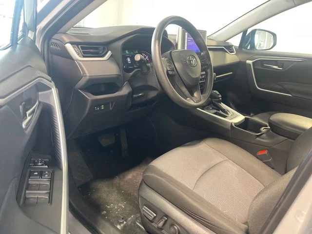 Used 2025 Silver Sky Metallic Toyota XLE image 6
