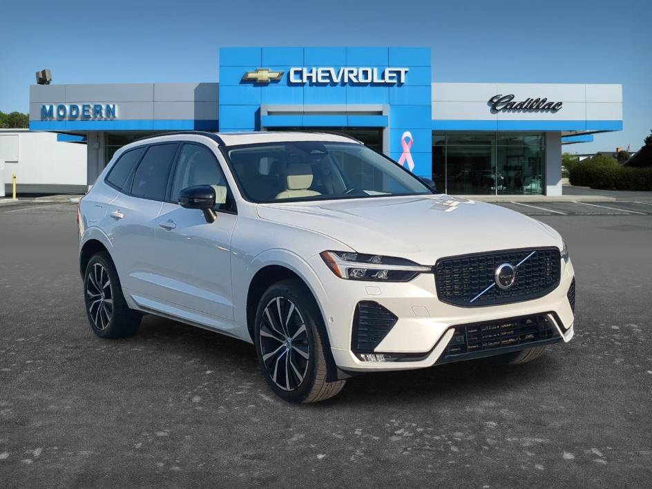 Used 2023 Denim Blue Metallic Volvo Plus Dark Theme image 5