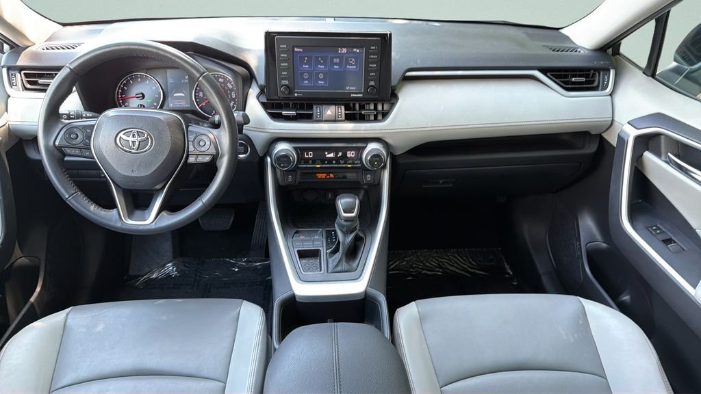 Used 2022 Silver Toyota XLE Premium image 13