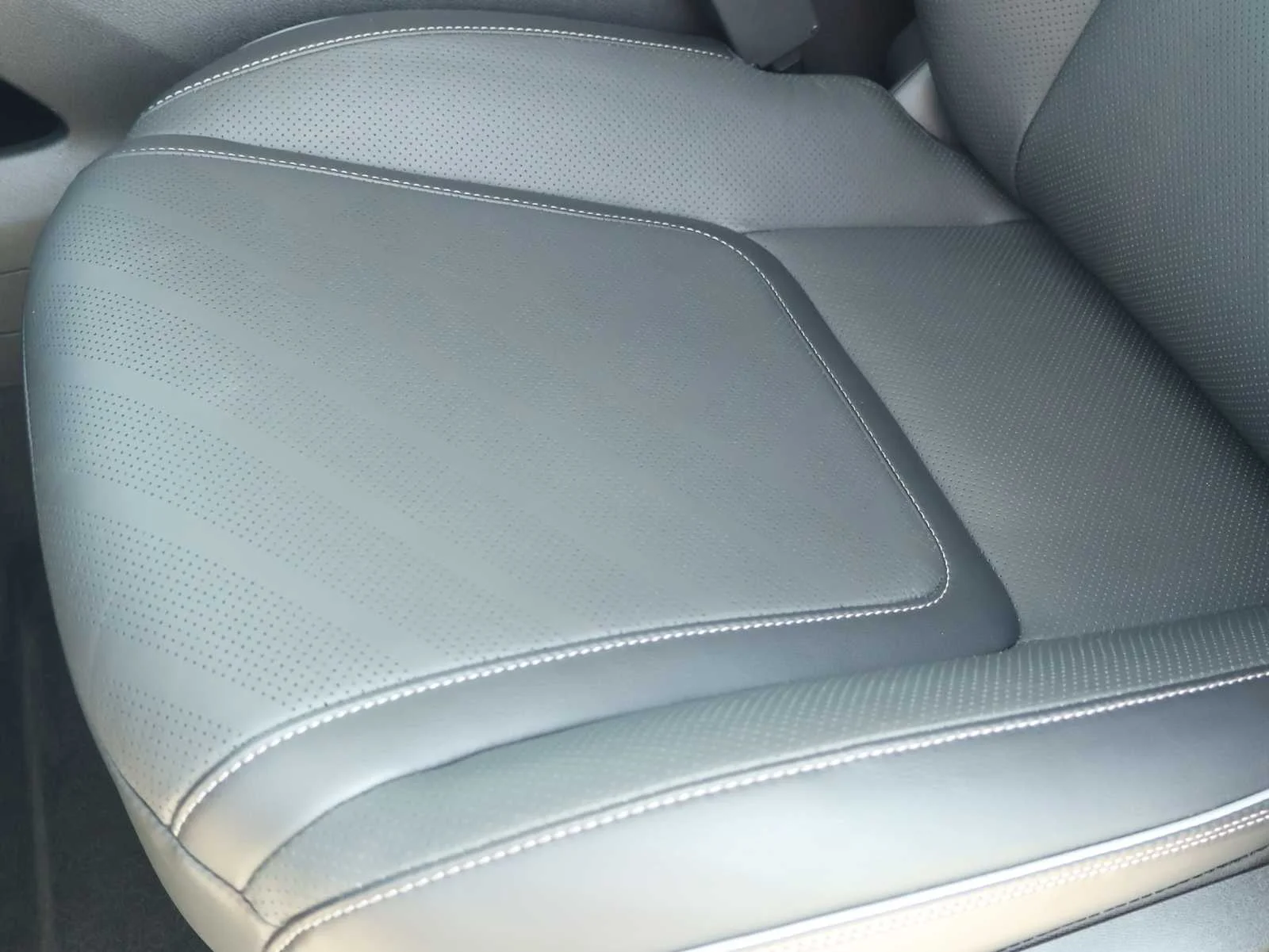 Certified Used 2026 Radiant White INFINITI LUXE image 21