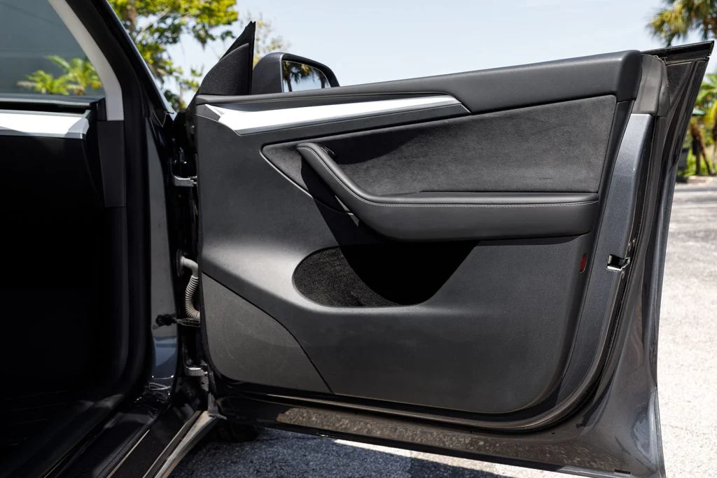 Used 2023  Tesla Long Range image 13