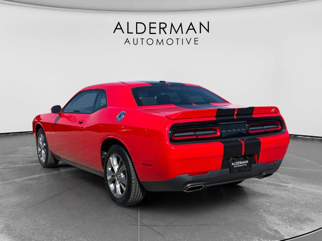 Used 2020 Red Dodge SXT image 3