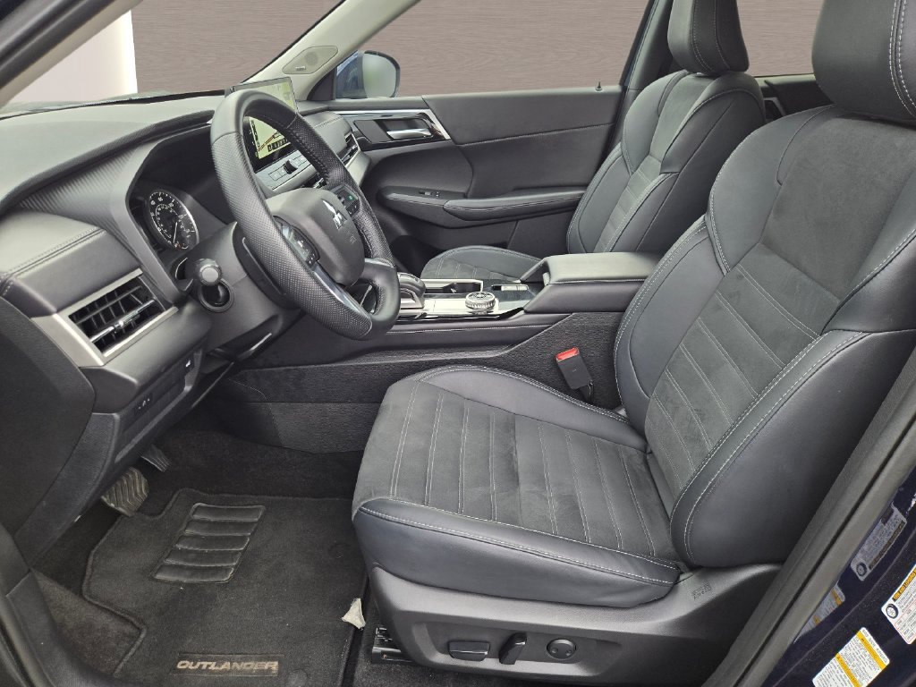 Used 2025 Blue Mitsubishi SE image 23
