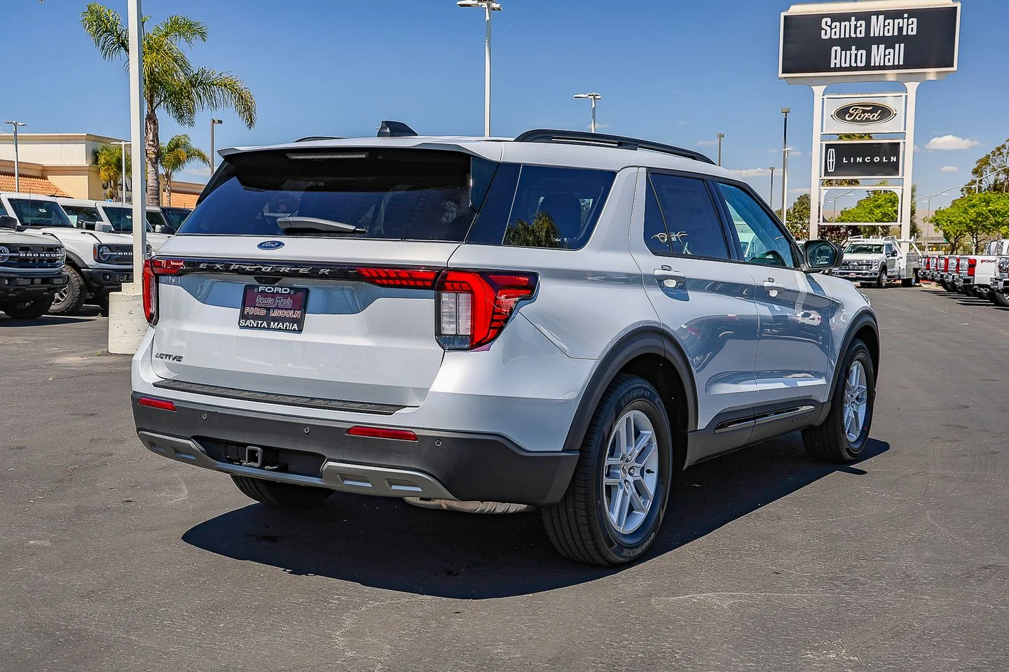 New 2026 Space White Metallic Ford Active image 4