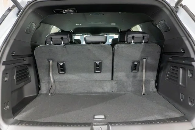 2027 Chevrolet Traverse LT - Photo 9