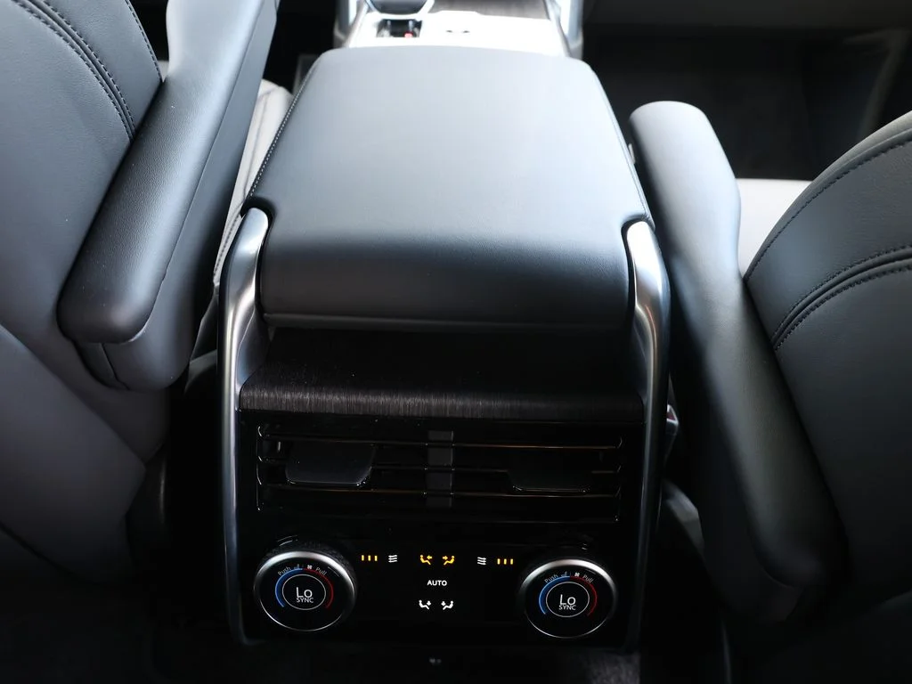 2025 Land Rover Range Rover SE - Photo 29