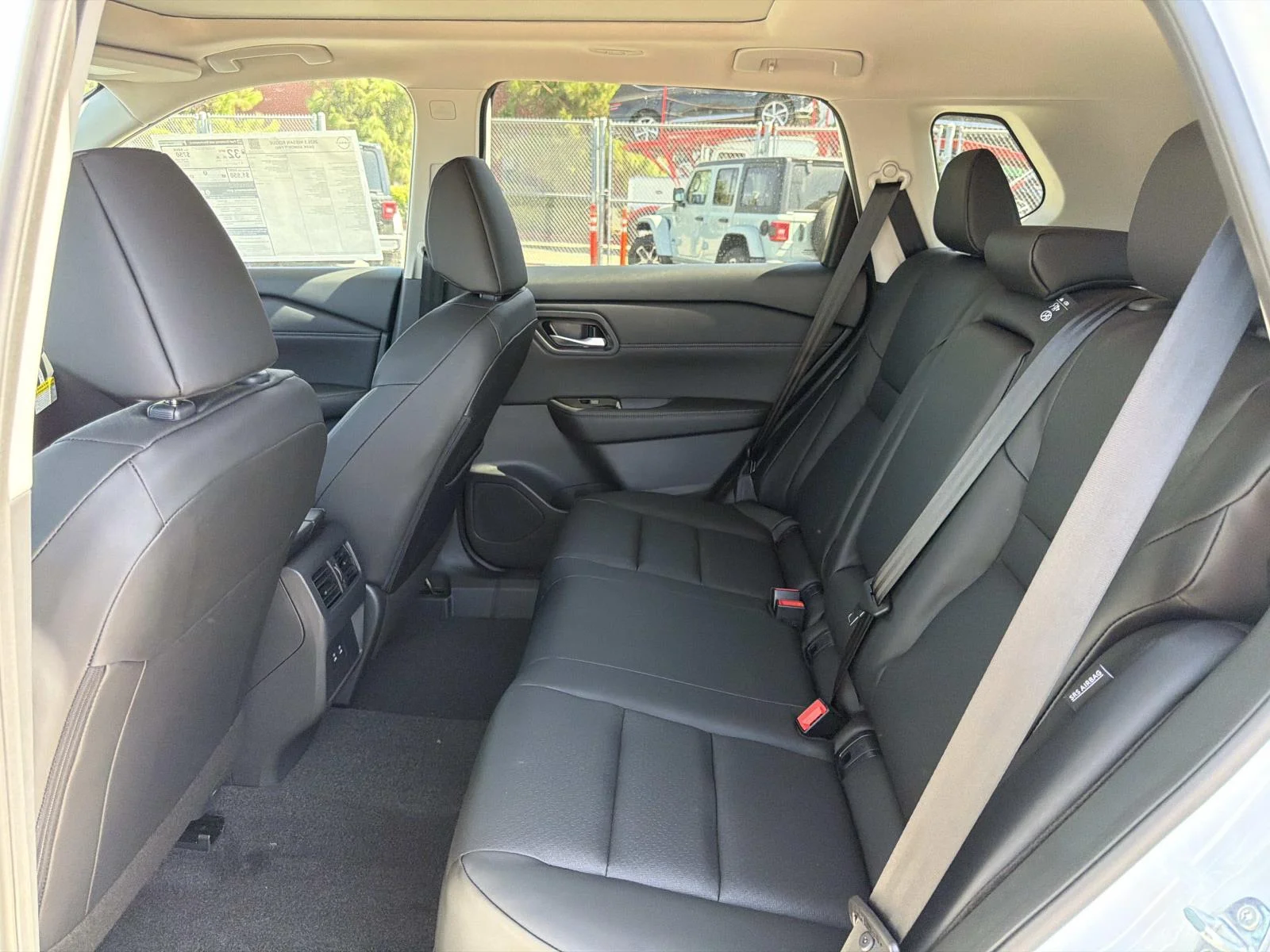 New 2026 Everest White Pearl Tricoat Nissan Dark Armor image 26