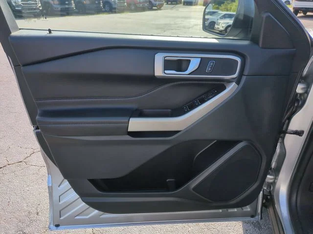 Used 2024 Silver Ford XLT image 12