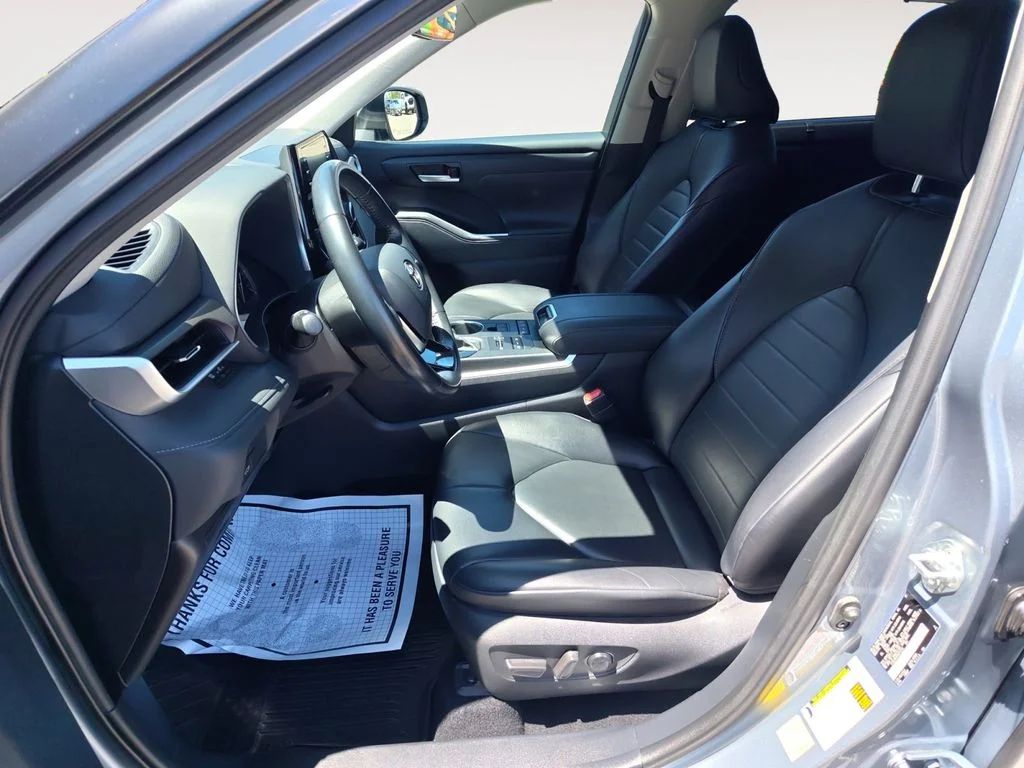 Used 2021 Gray Toyota XLE image 9