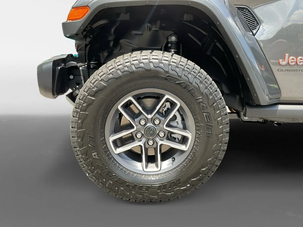 Used 2025 Gray Jeep Mojave image 16