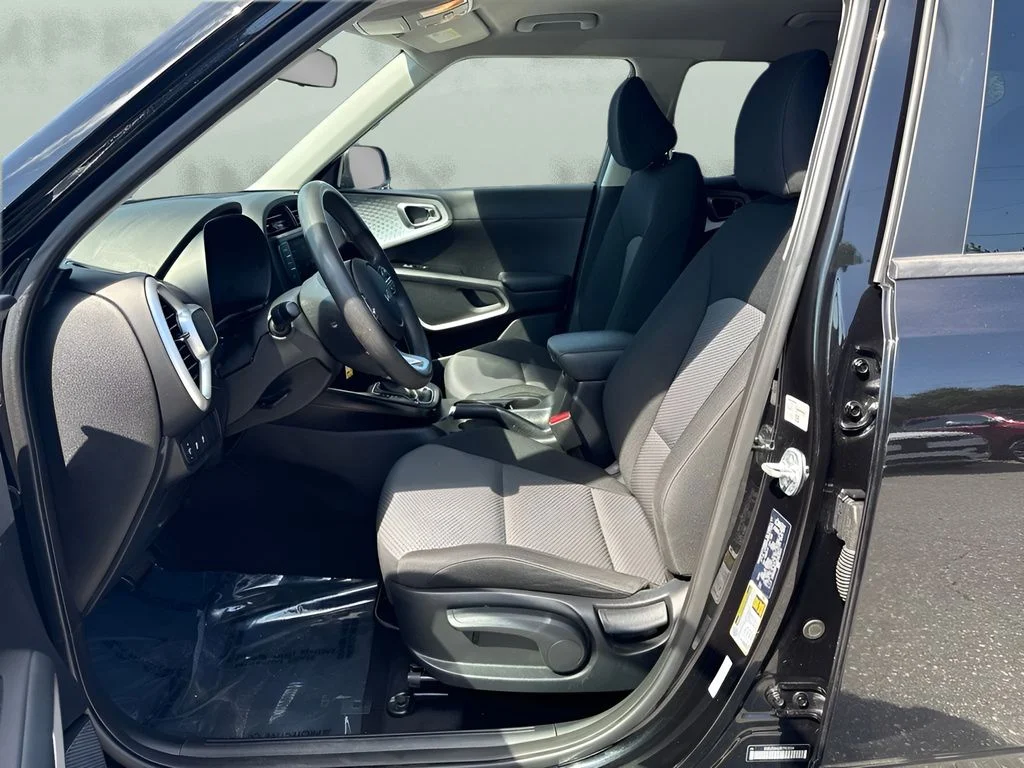 Used 2024 Black Kia LX image 9