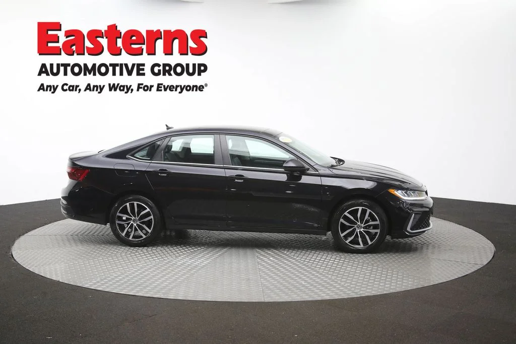 Used 2025 Black Volkswagen 1.5T SE image 46