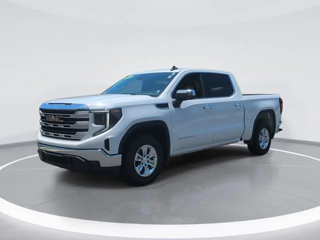 Used 2024 White GMC SLE image 1