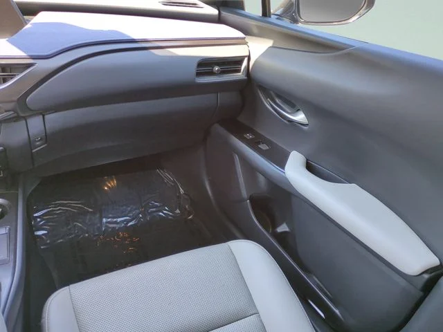 Used 2020 Silver Lexus 250h Base image 13