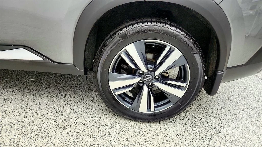 Used 2023 Gun Metallic Nissan FWD SL image 9
