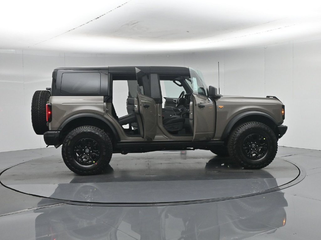 New 2026 Marsh Gray Ford Badlands image 4
