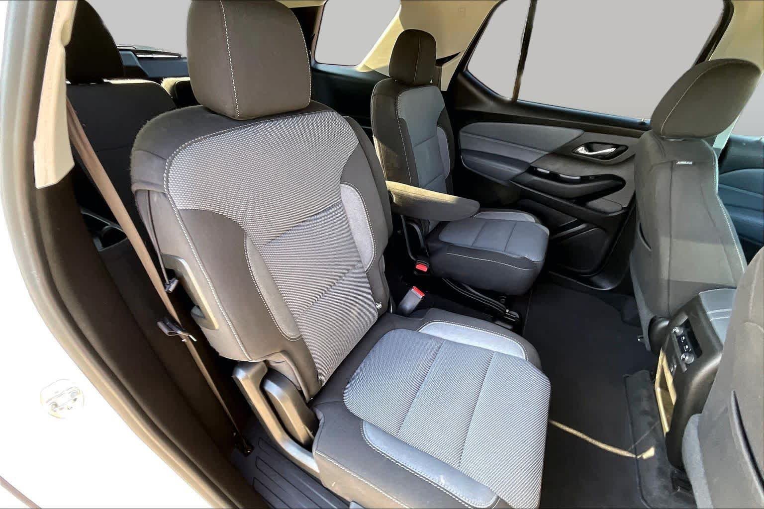 Used 2019 Summit White Chevrolet LT Cloth image 19