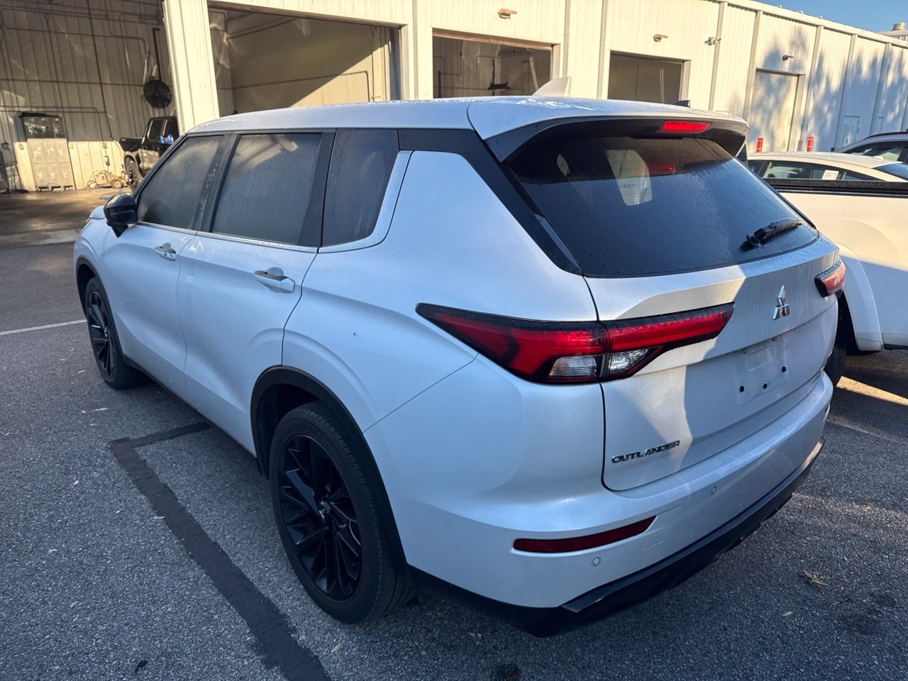 Used 2024  Mitsubishi  image 7