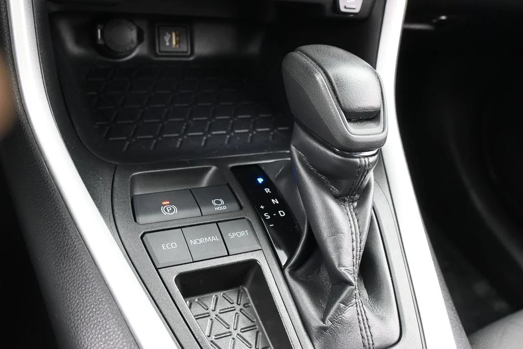 Used 2025 Ice Toyota XLE image 18