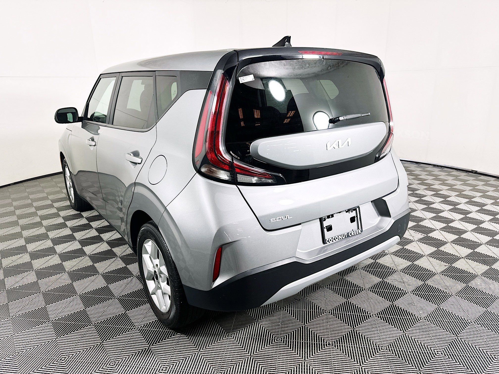 Used 2024 Steel Gray Kia LX image 5