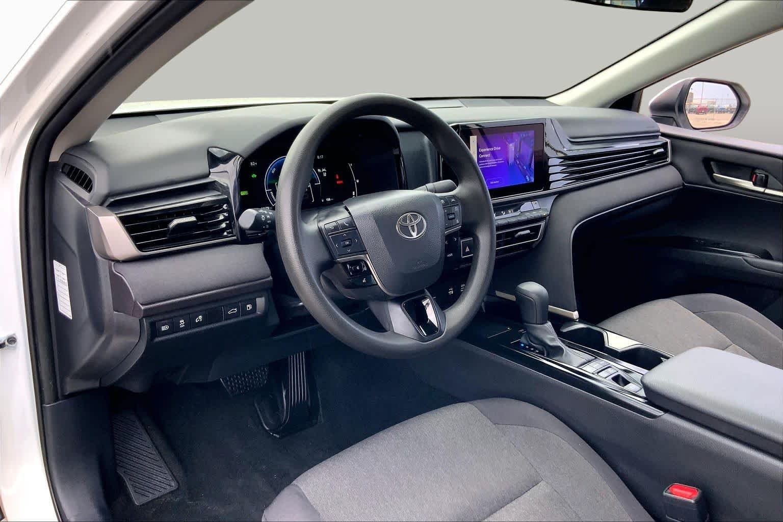 Used 2025 Ice Cap Toyota LE image 17