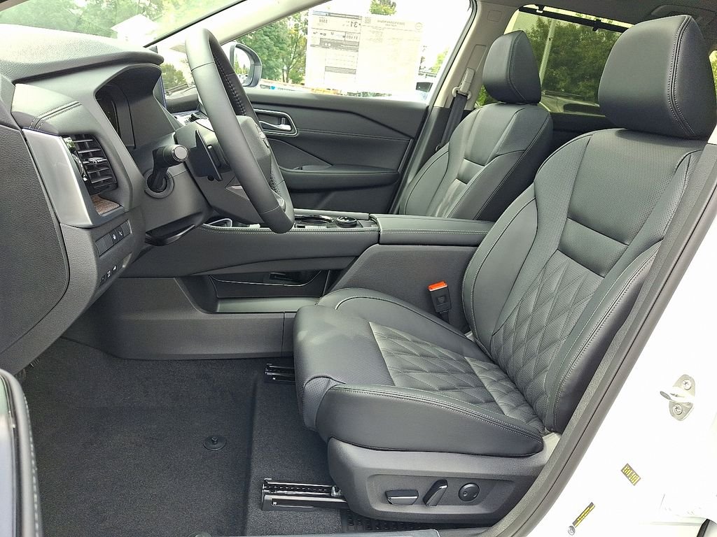 New 2026 Everest White Pearl TriCoat Nissan Platinum image 9