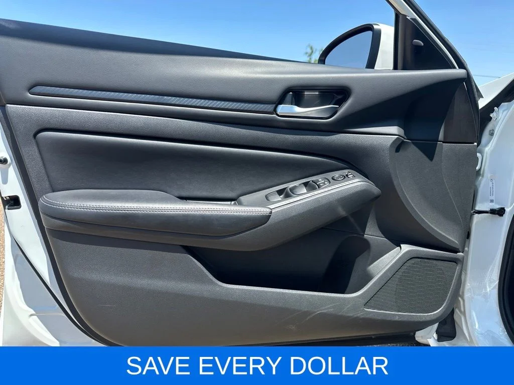 Used 2024 White Nissan 2.5 SV image 7